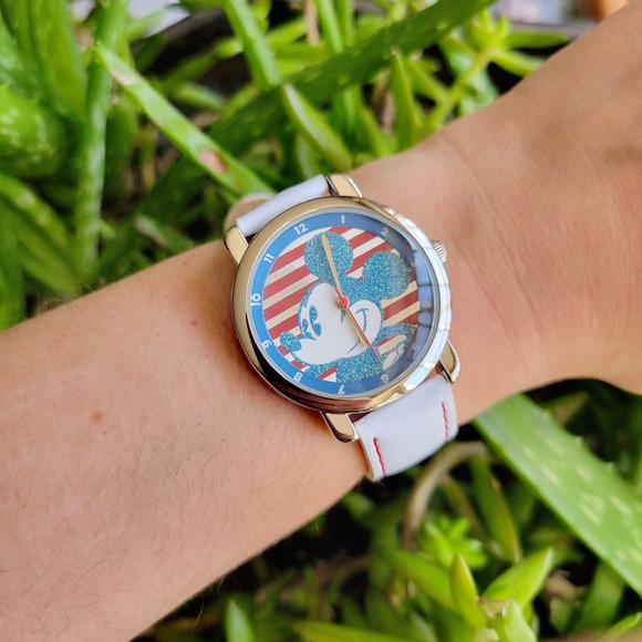Classic 2008 Disney Special Edition Mickey Sparkle Watch - Picture 9 of 14